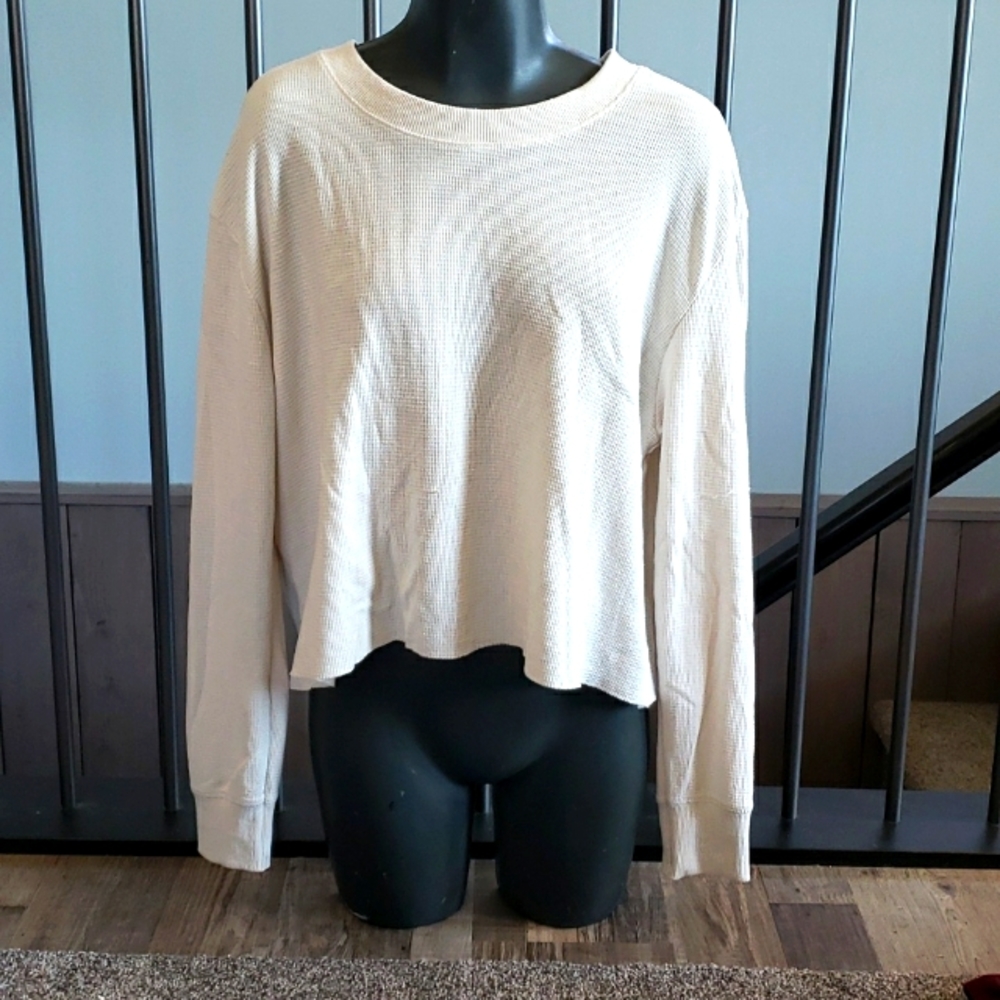 Light crop pullover